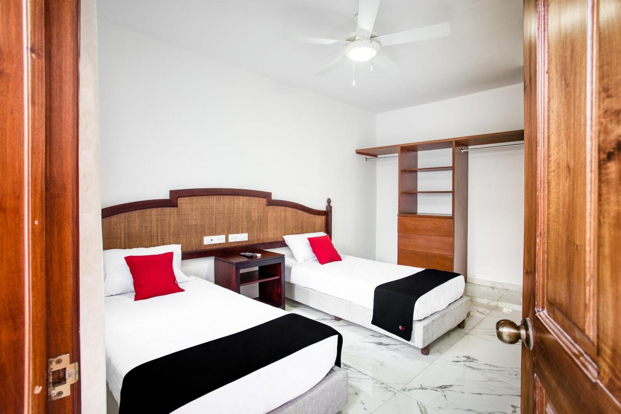 Capital O Hotel Yukon 普拉亚卡门 外观 照片
