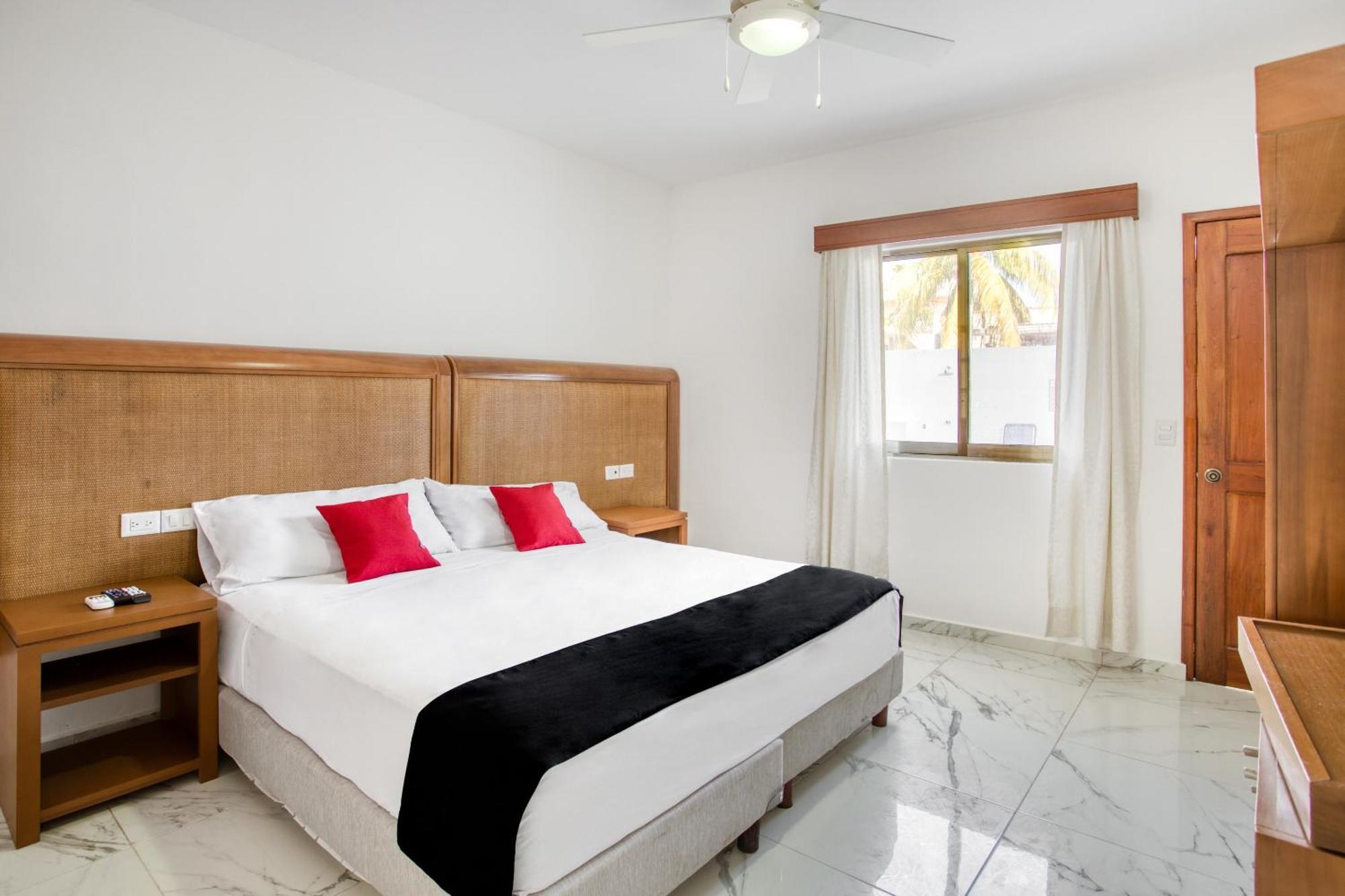 Capital O Hotel Yukon 普拉亚卡门 外观 照片